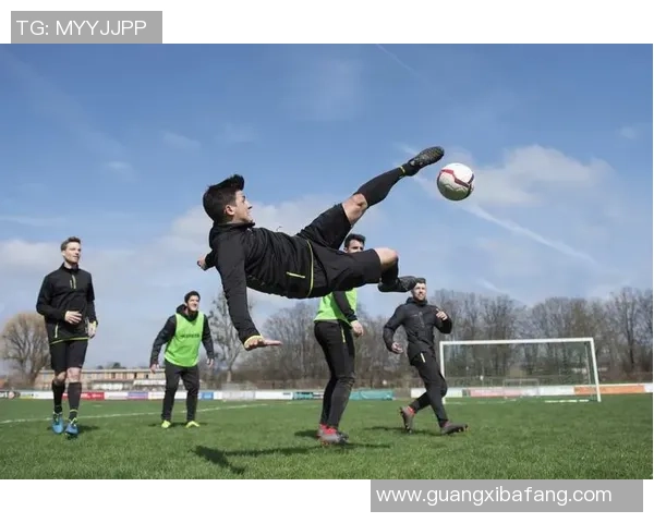 昔日绿茵场巨星退役后的人生轨迹与转型发展故事