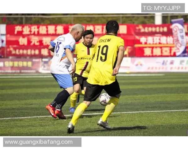 中国足球明星形象生动呈现 动画风格展现球场英姿与激情