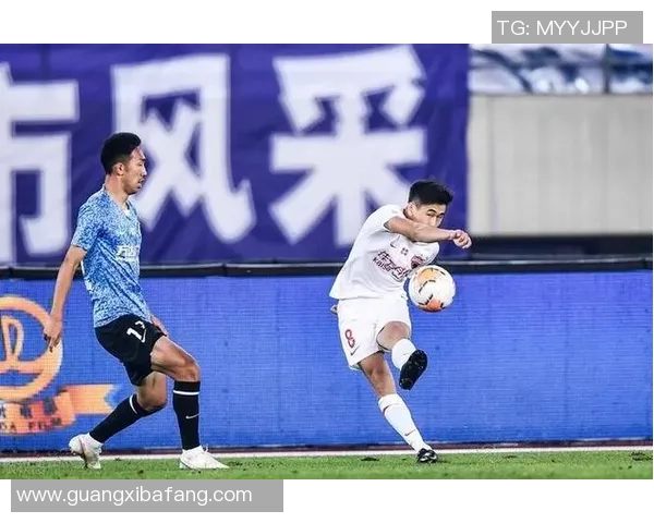 西藏拉萨足球球星成长之路与家乡文化底蕴交织的励志故事