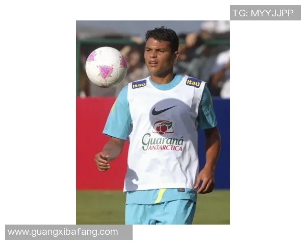 长发男足球星的魅力与风采解析 从贝克汉姆到内马尔的成长轨迹