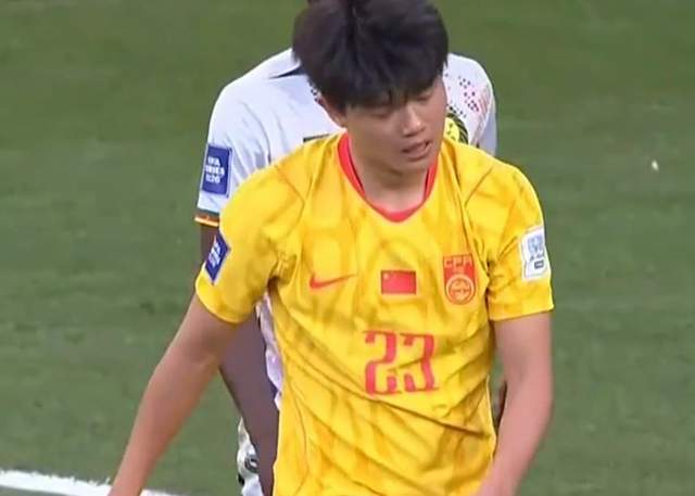 太强！杨希首次代表国足2场抢断11次：单挑完胜法甲球星！